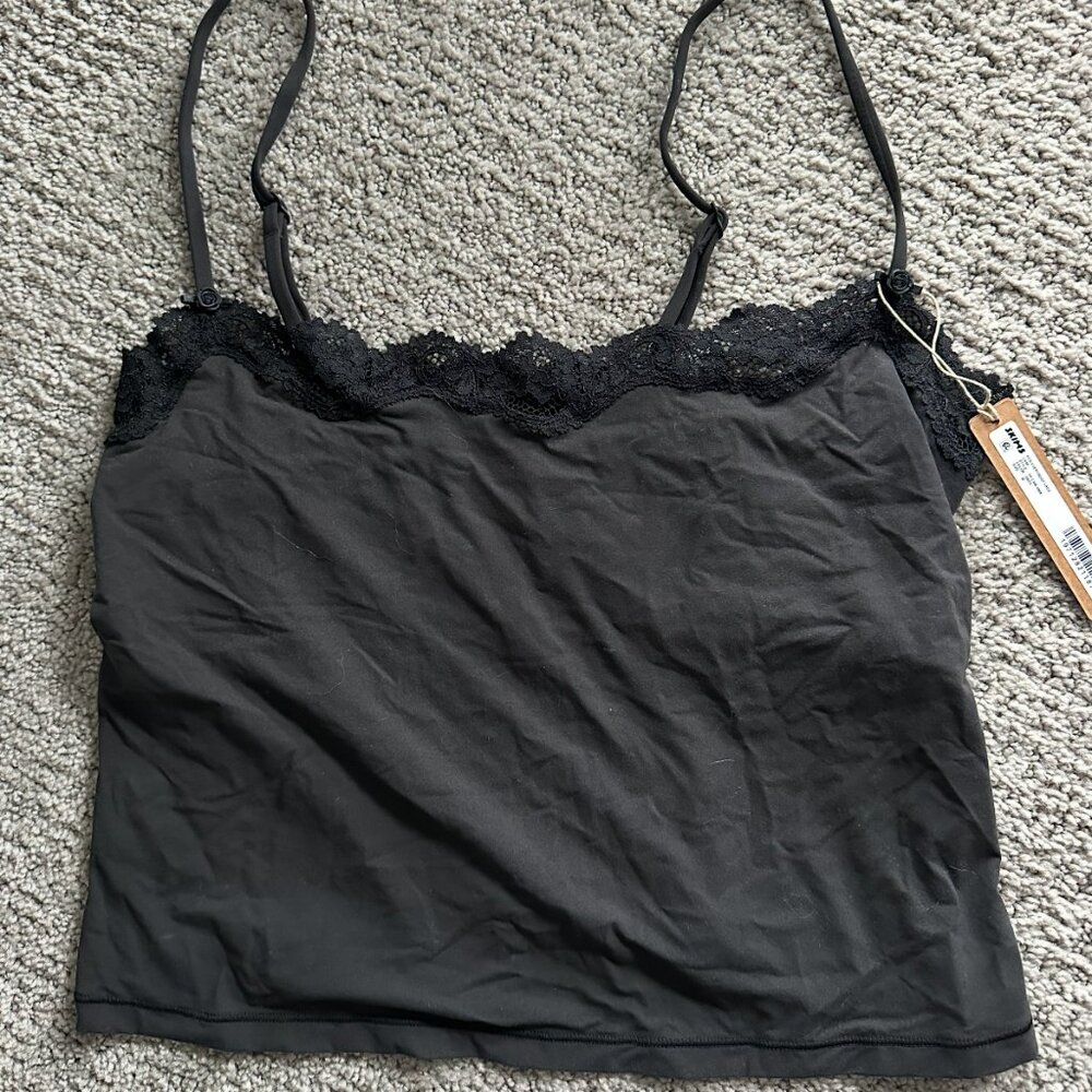 skims cropped 2000s top with lace trim
